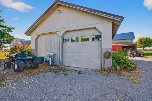 7952 S SR 25, Rochester, IN 46975