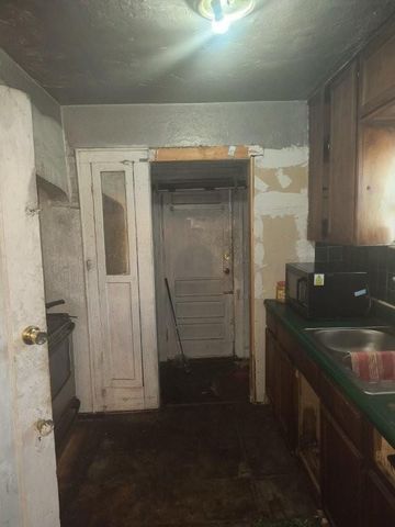 5247 Brookwood Avenue, Kansas City, MO 64130