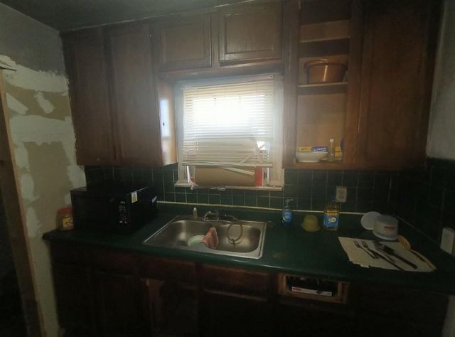 5247 Brookwood Avenue, Kansas City, MO 64130