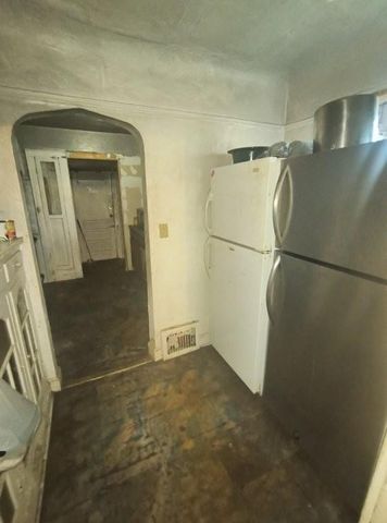 5247 Brookwood Avenue, Kansas City, MO 64130