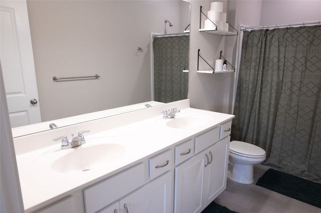 4215 NW Cedarwood Drive, Ankeny, IA 50023