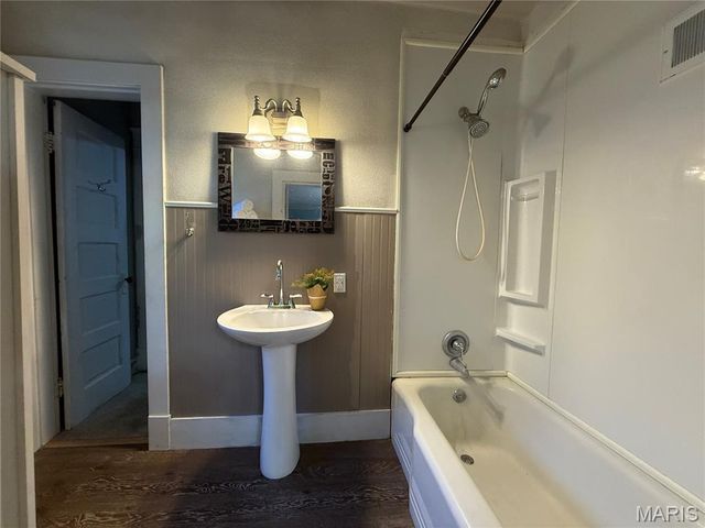 3317 Jackson Street, Alton, IL 62002