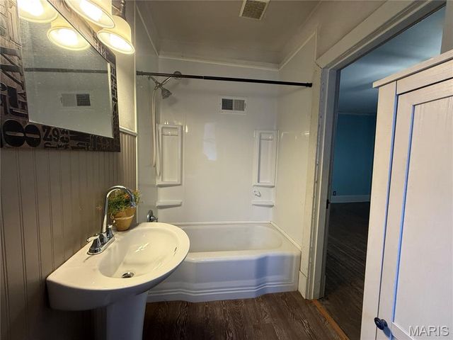 3317 Jackson Street, Alton, IL 62002