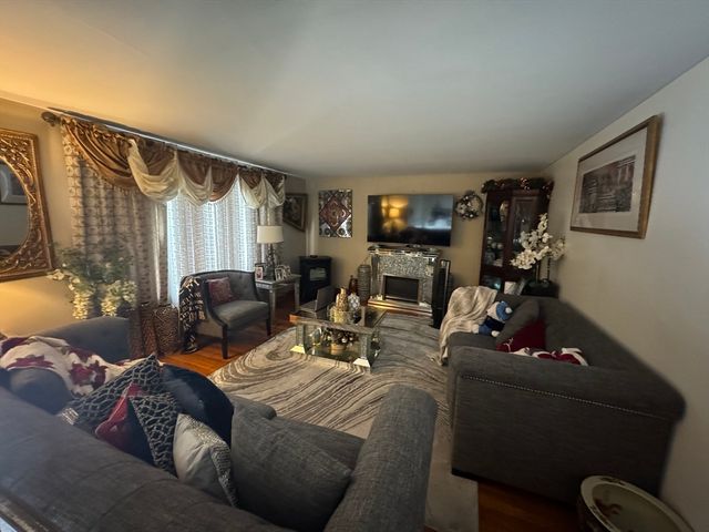 149 Thurber Ave, Attleboro, MA 02703