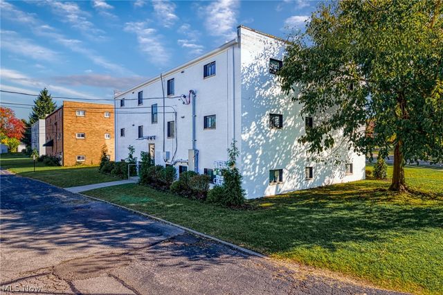 1673 Southbend Circle 2, Rocky River, OH 44116