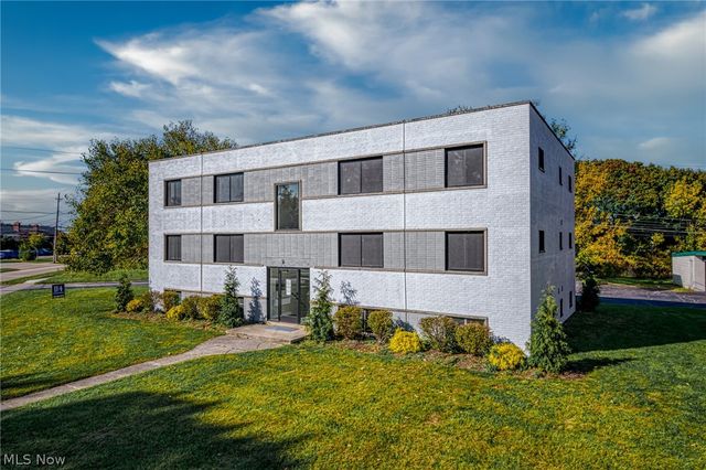 1673 Southbend Circle 2, Rocky River, OH 44116