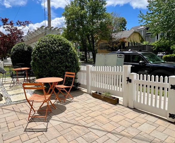 293 Huron Avenue 2, Cambridge, MA 02138