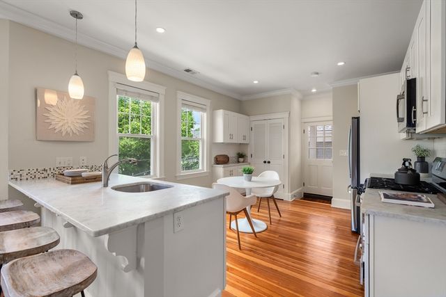 293 Huron Avenue 2, Cambridge, MA 02138