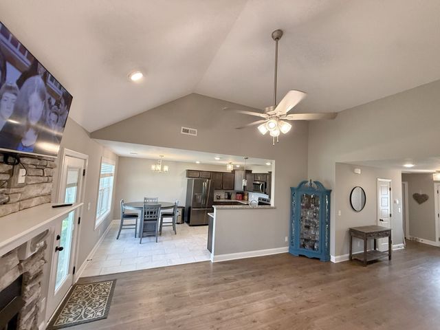 917 Burley Barn Rd, Clarksville, TN 37042