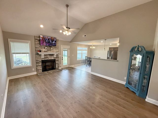 917 Burley Barn Rd, Clarksville, TN 37042
