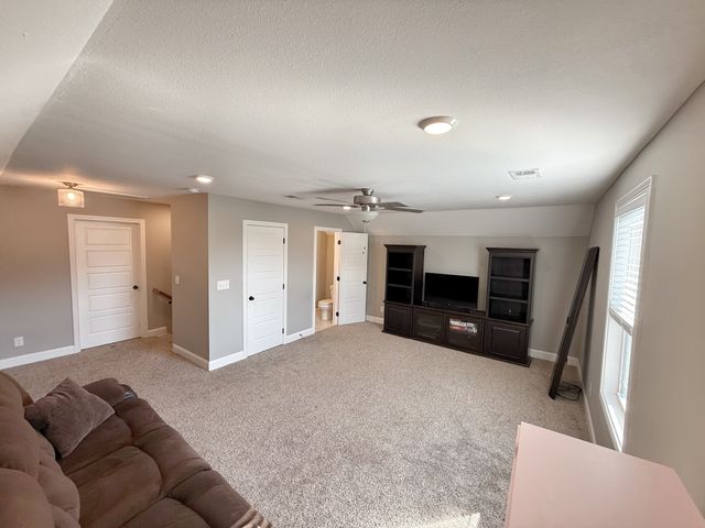 917 Burley Barn Rd, Clarksville, TN 37042