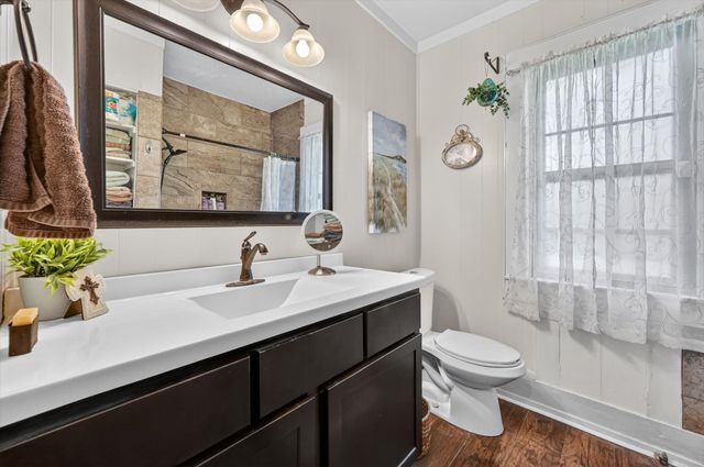 801 S Hall Street, Ennis, TX 75119