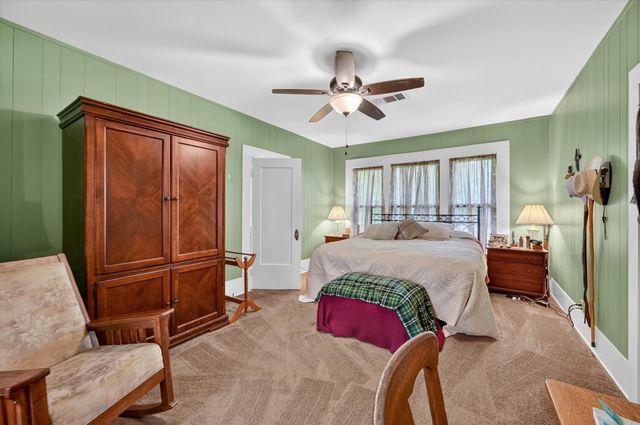 801 S Hall Street, Ennis, TX 75119