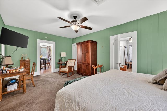 801 S Hall Street, Ennis, TX 75119