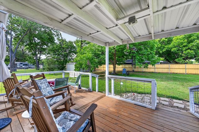 801 S Hall Street, Ennis, TX 75119