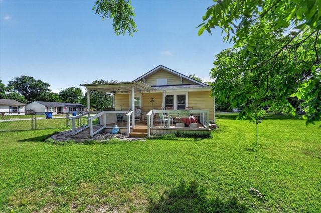 801 S Hall Street, Ennis, TX 75119