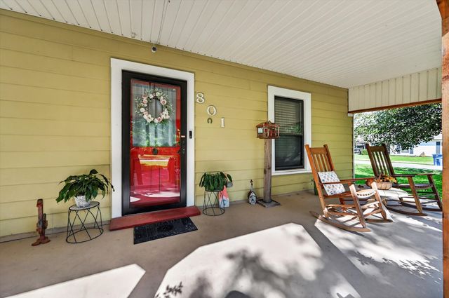 801 S Hall Street, Ennis, TX 75119