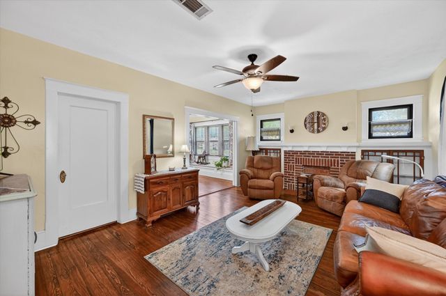 801 S Hall Street, Ennis, TX 75119