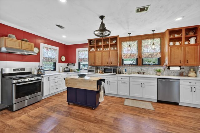 801 S Hall Street, Ennis, TX 75119