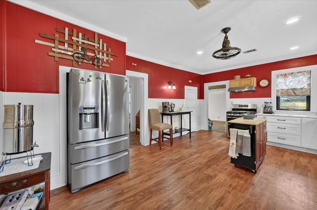 801 S Hall Street, Ennis, TX 75119