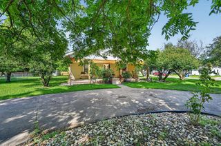 801 S Hall Street, Ennis, TX 75119
