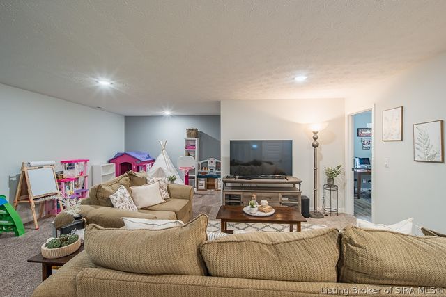 9011 Woodford Drive, Charlestown, IN 47111