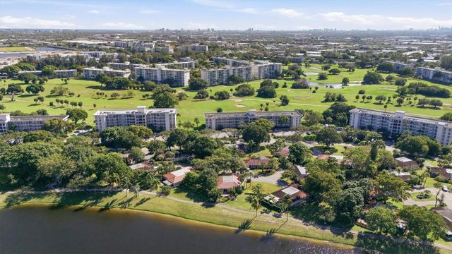 2903 N Palm Aire Drive, Pompano Beach, FL 33069