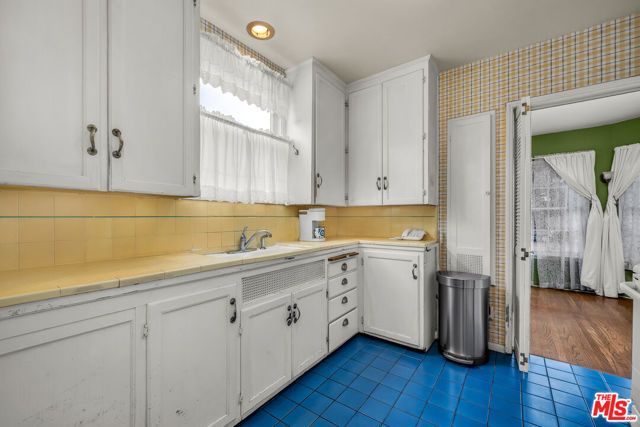 713 S Broadway, Redondo Beach, CA 90277