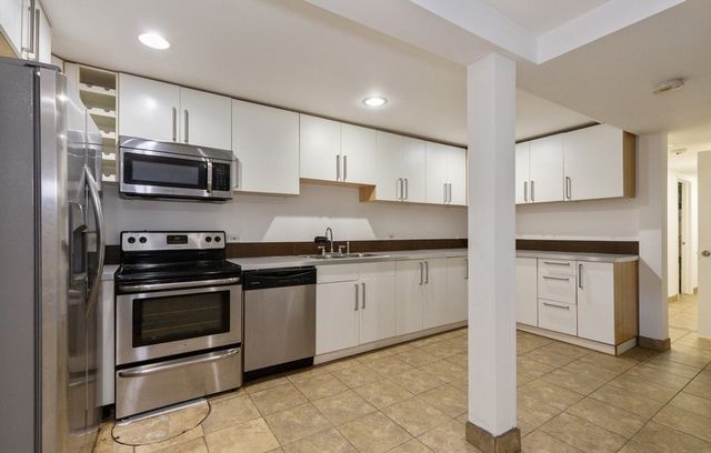 843 N Francisco Avenue, Chicago, IL 60622