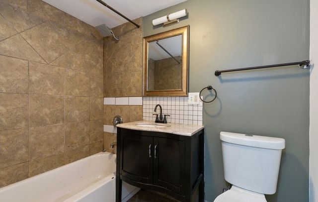 843 N Francisco Avenue, Chicago, IL 60622