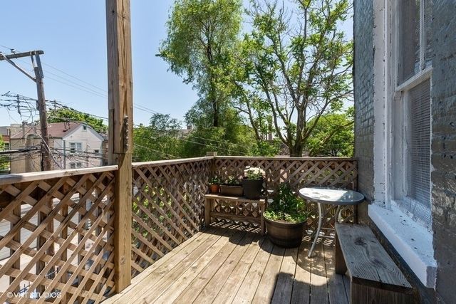 843 N Francisco Avenue, Chicago, IL 60622