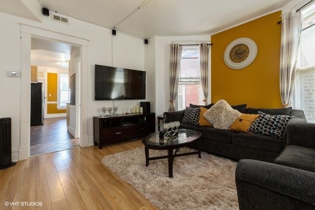 843 N Francisco Avenue, Chicago, IL 60622