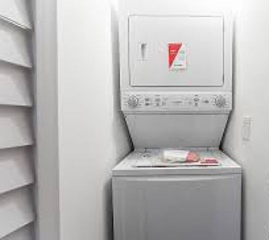 843 N Francisco Avenue, Chicago, IL 60622