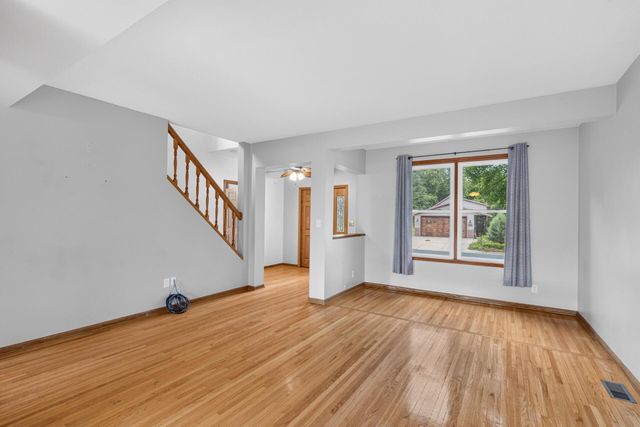 543 5th Avenue SW, Cambridge, MN 55008