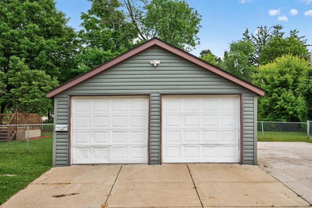 543 5th Avenue SW, Cambridge, MN 55008