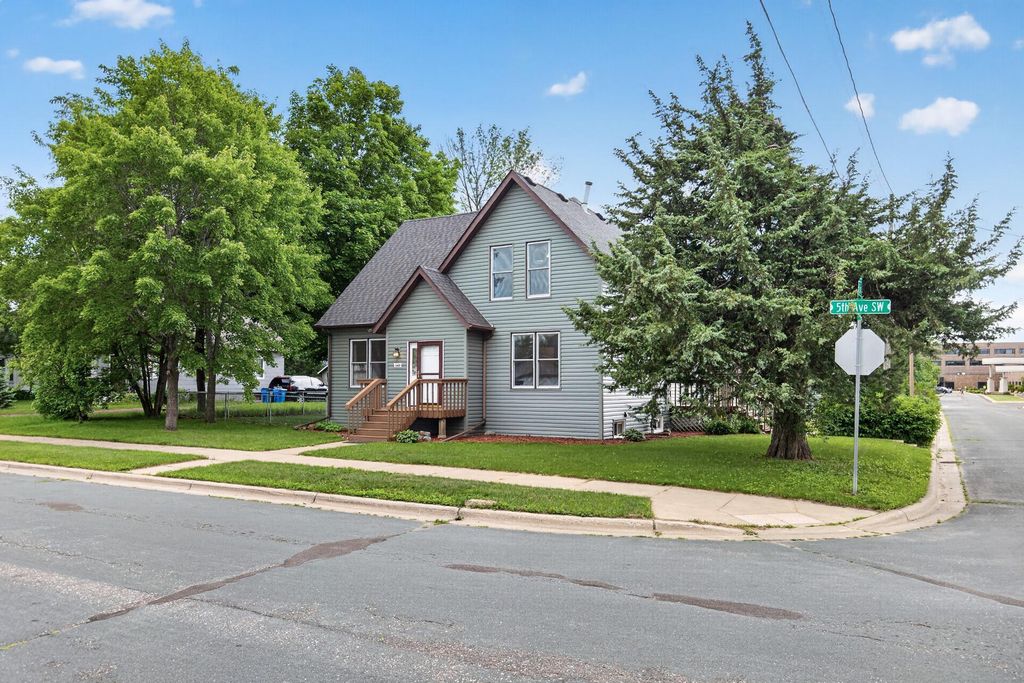 543 5th Avenue SW, Cambridge, MN 55008