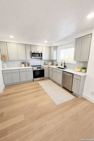 207 River Bluff, Castroville, TX 78009