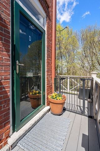 101 Summit Ave D, Brookline, MA 02446