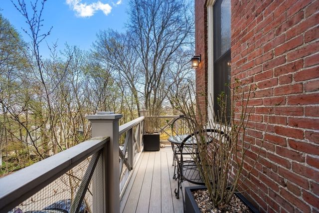 101 Summit Ave D, Brookline, MA 02446