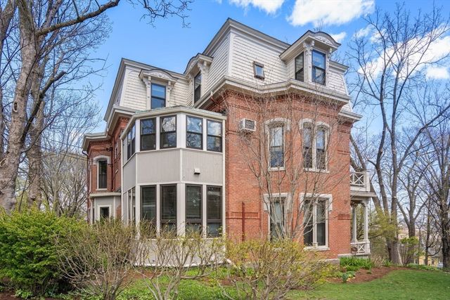 101 Summit Ave D, Brookline, MA 02446