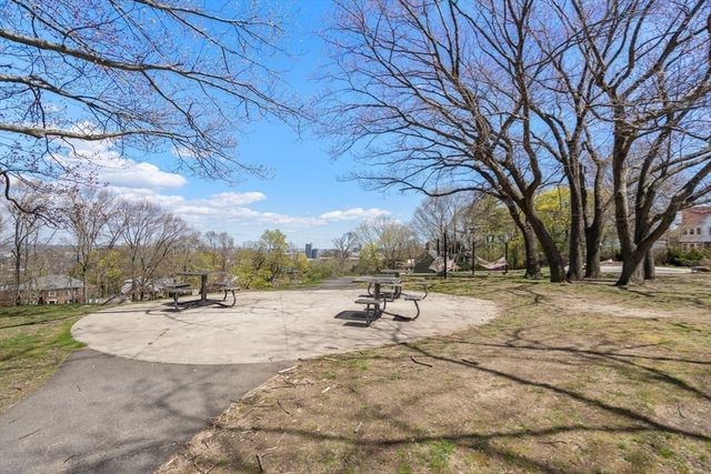 101 Summit Ave D, Brookline, MA 02446