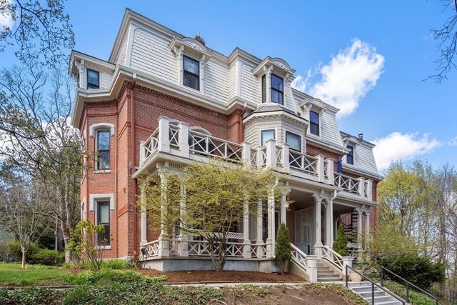 101 Summit Ave D, Brookline, MA 02446