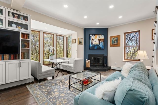 101 Summit Ave D, Brookline, MA 02446