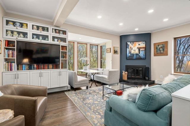 101 Summit Ave D, Brookline, MA 02446