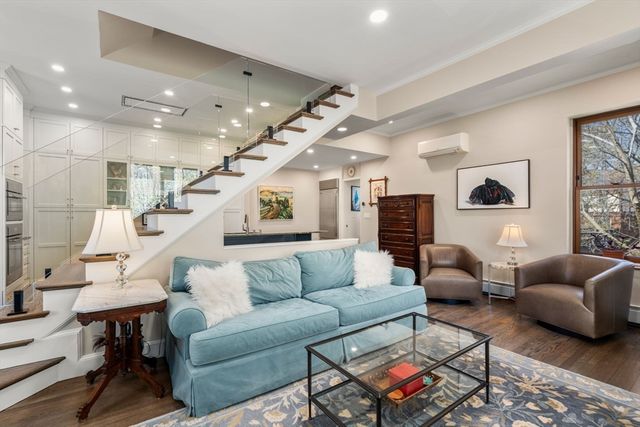 101 Summit Ave D, Brookline, MA 02446