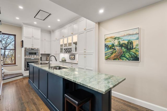 101 Summit Ave D, Brookline, MA 02446