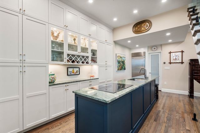 101 Summit Ave D, Brookline, MA 02446