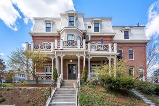 101 Summit Ave D, Brookline, MA 02446