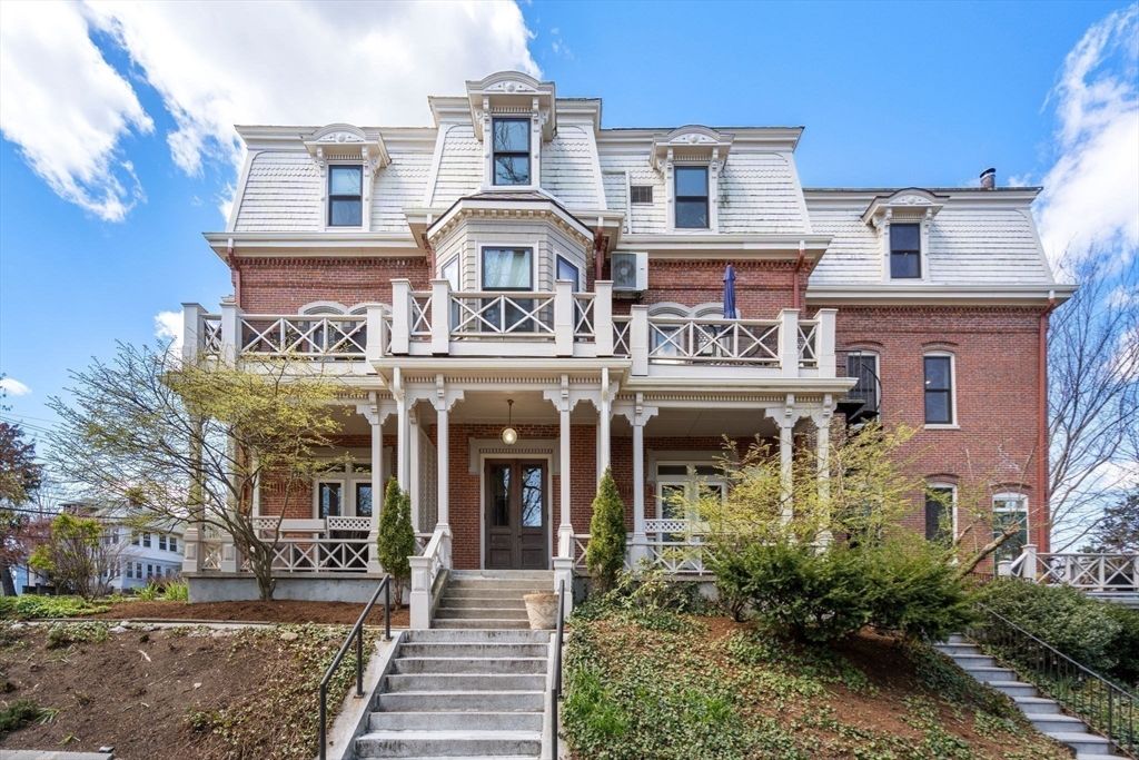101 Summit Ave D, Brookline, MA 02446