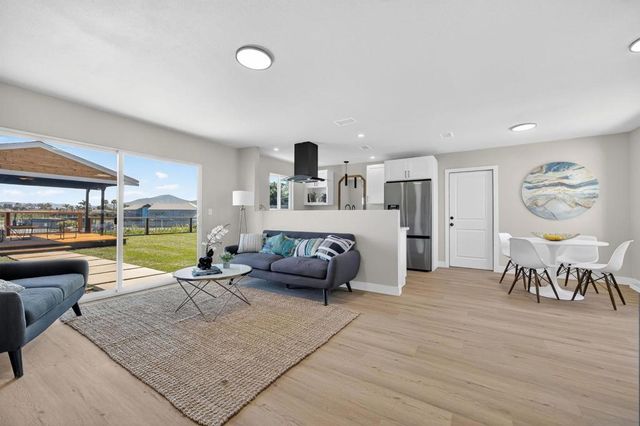 327 Sunswept Street, San Diego, CA 92114